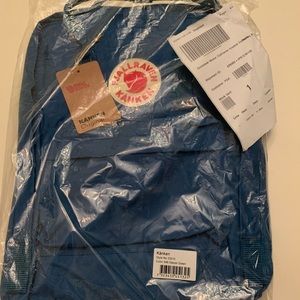NWT and Sealed Brand New Fjallraven Kanken Backpack Style 23510 Glacier Green